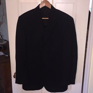 Teen’s tuxedo, classic lines, very good condition